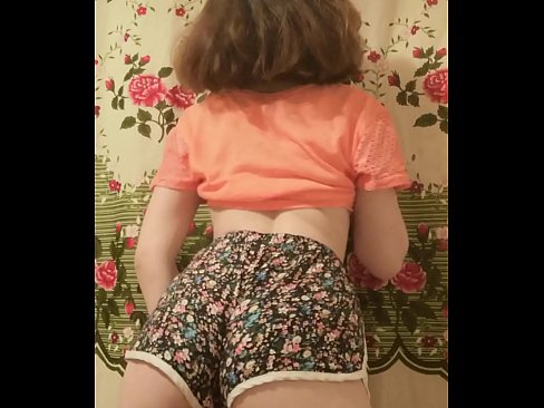 ❤️ セクシーな若いベイブがカメラでショーツを脱ぐ ❤️❌ アナルビデオ ❌️